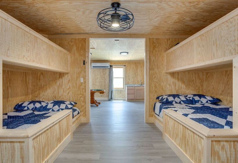 Dreamy Dahlonega Cabin W/ Deck & Fireplace!