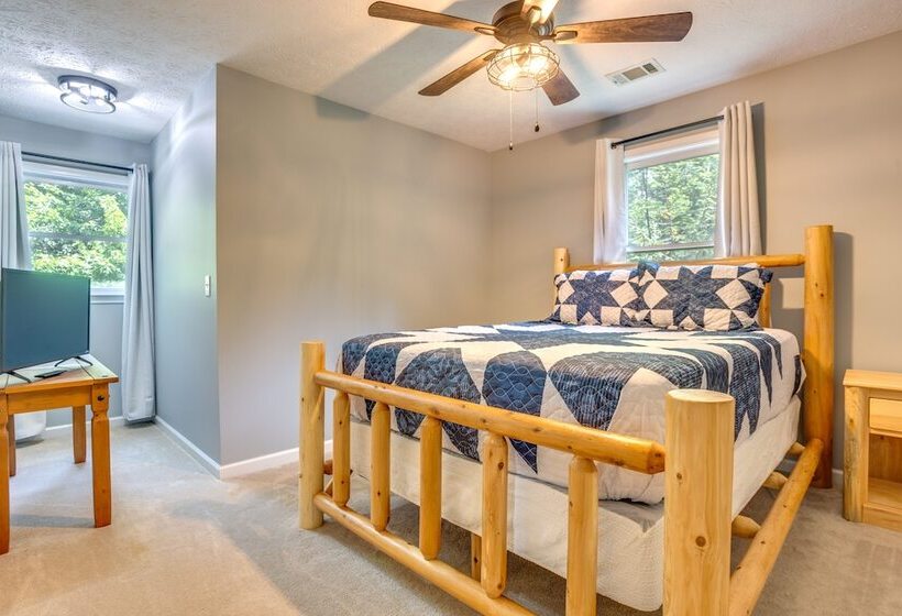 Dreamy Dahlonega Cabin W/ Deck & Fireplace!