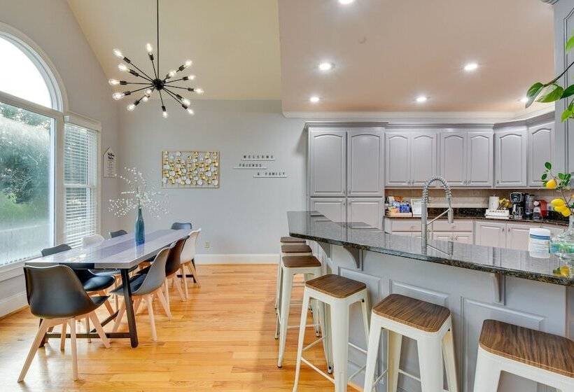 Grand Lakefront Home In Hartwell W/ Game Room!