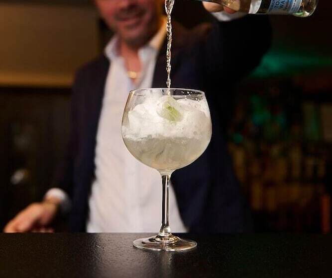 酒店 Funky Monk Restaurant And Rooms