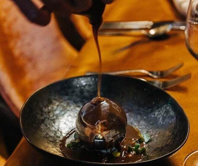 酒店 Funky Monk Restaurant And Rooms