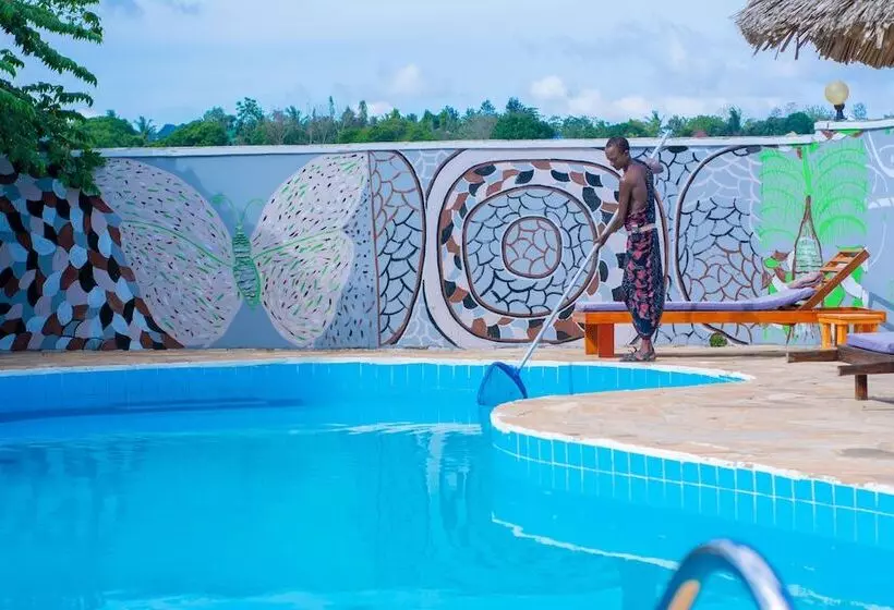 ホテル Mapeni Lodge