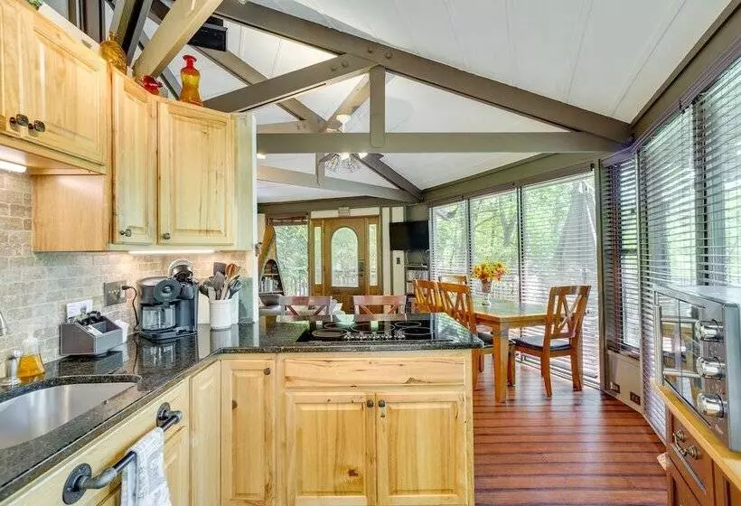Jasper Hideaway W/ Spacious Deck + Community Pool