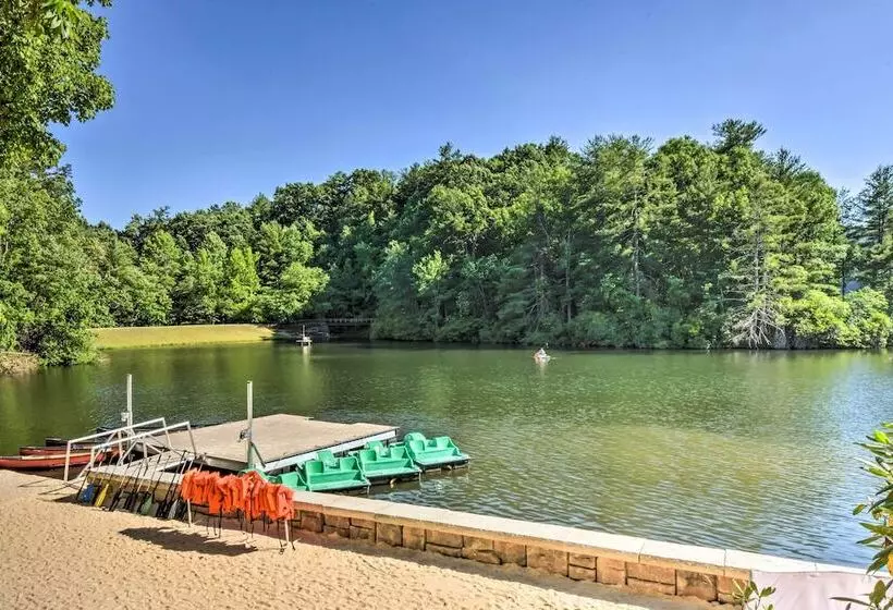 Jasper Hideaway W/ Spacious Deck + Community Pool