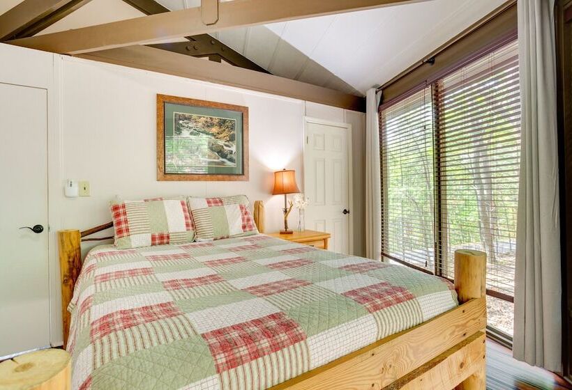 Jasper Hideaway W/ Spacious Deck + Community Pool