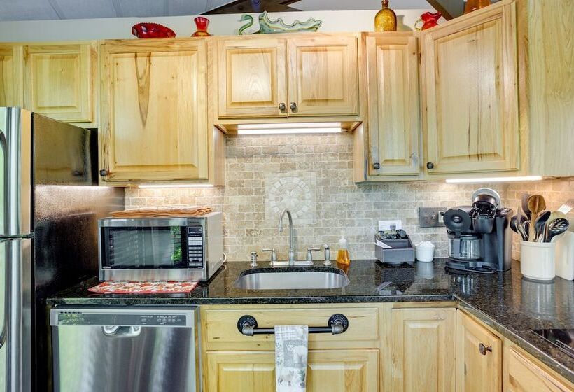 Jasper Hideaway W/ Spacious Deck + Community Pool