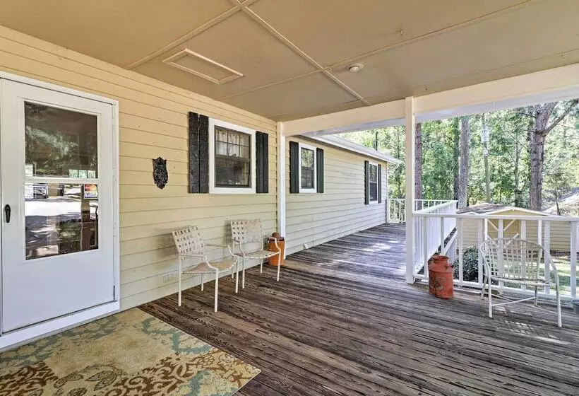 Lakefront Cottage W/ Private Hot Tub!