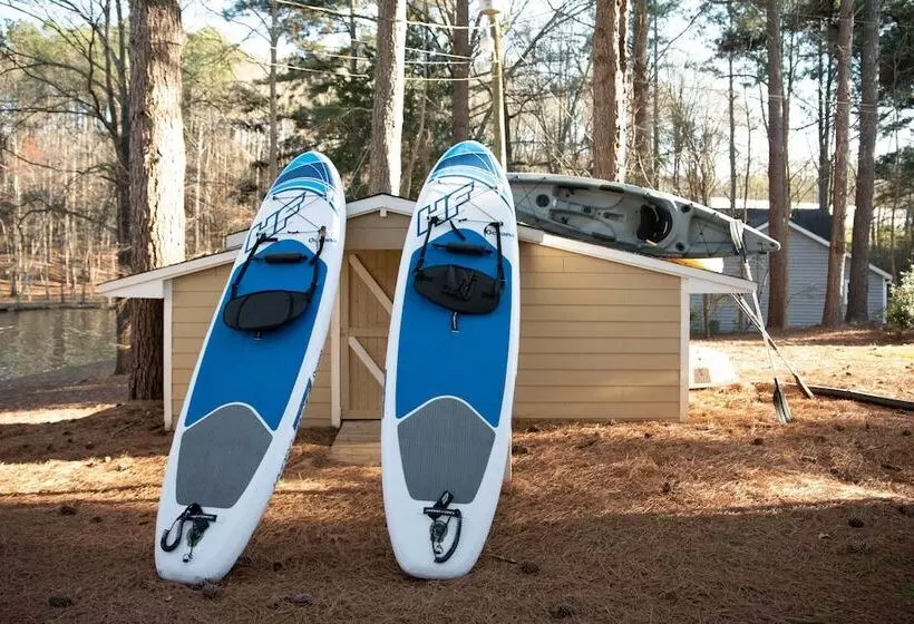 Lakefront Cottage W/ Private Hot Tub!