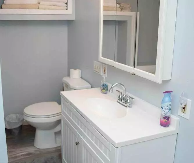 Lakefront Cottage W/ Private Hot Tub!