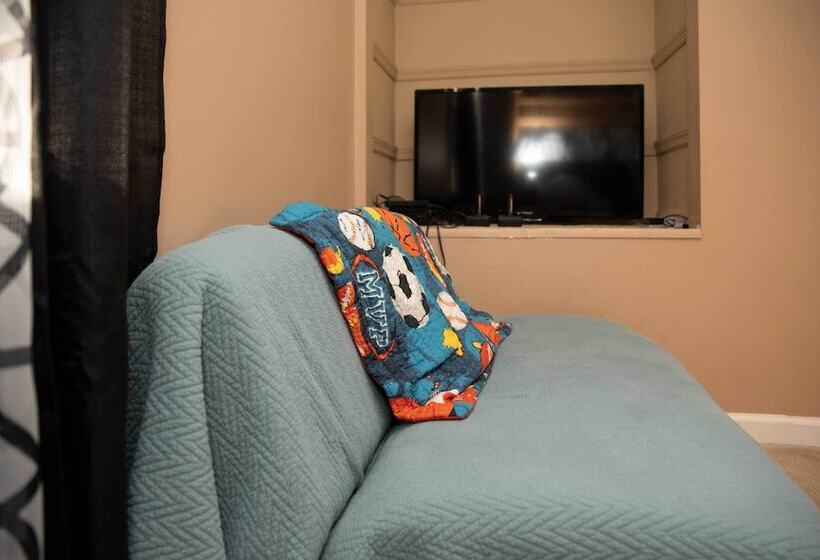 Lakefront Cottage W/ Private Hot Tub!