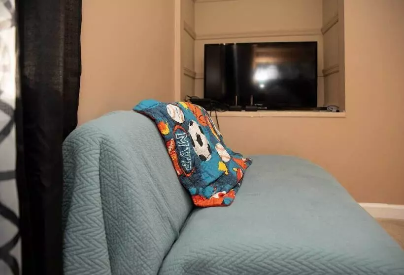 Lakefront Cottage W/ Private Hot Tub!