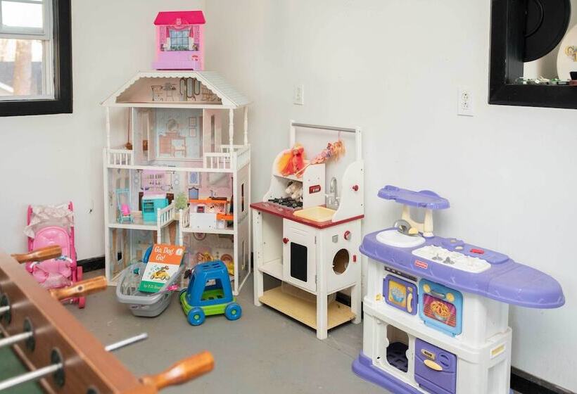 Lakefront Cottage W/ Private Hot Tub!