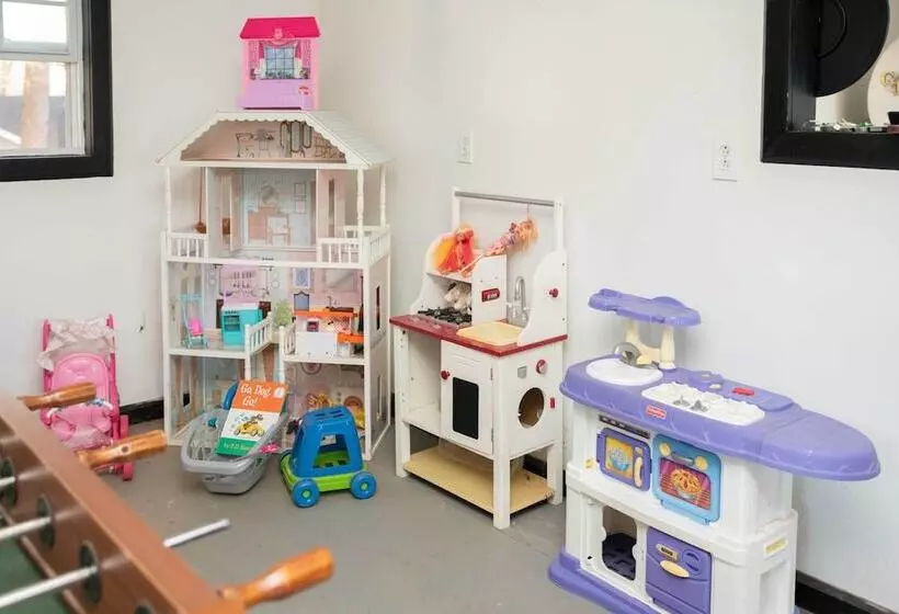 Lakefront Cottage W/ Private Hot Tub!