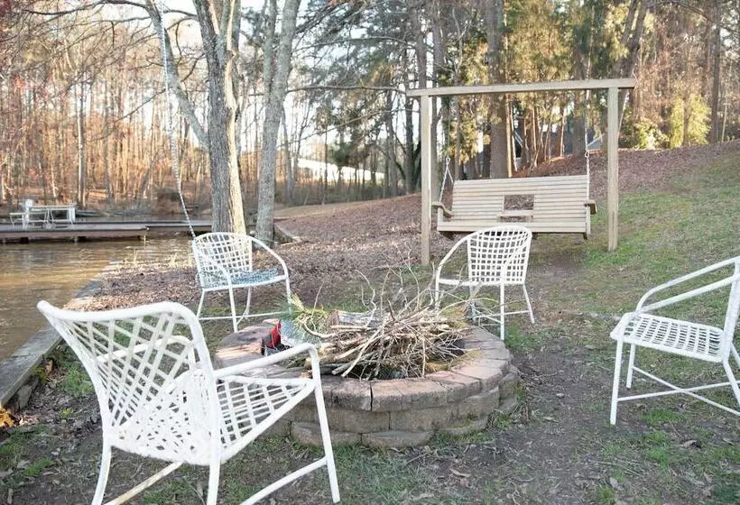 Lakefront Cottage W/ Private Hot Tub!