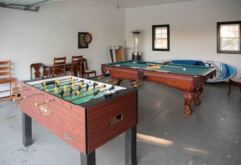 Lakefront Cottage W/ Private Hot Tub!