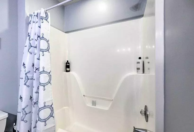 Lakefront Eatonton Home: Boat Dock + Fire Pit