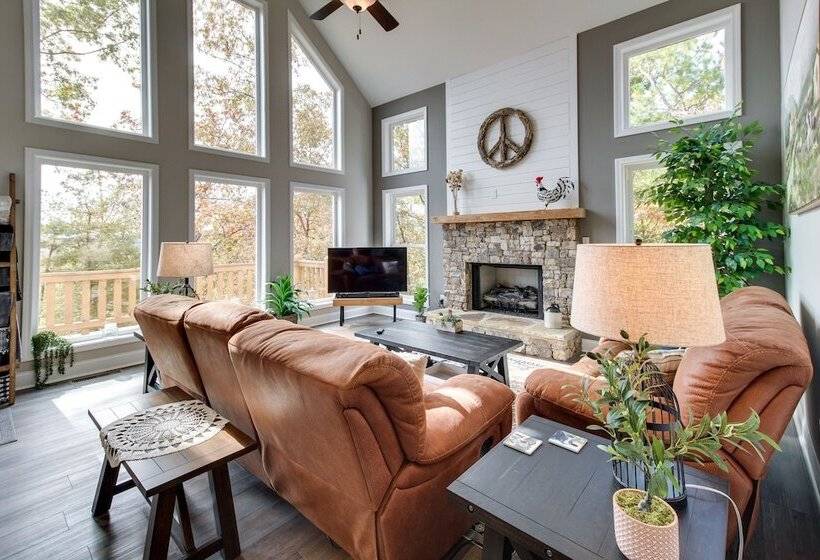 Mtn View Cottage W/ Hot Tub: 11 Mi To Dtwn Ellijay