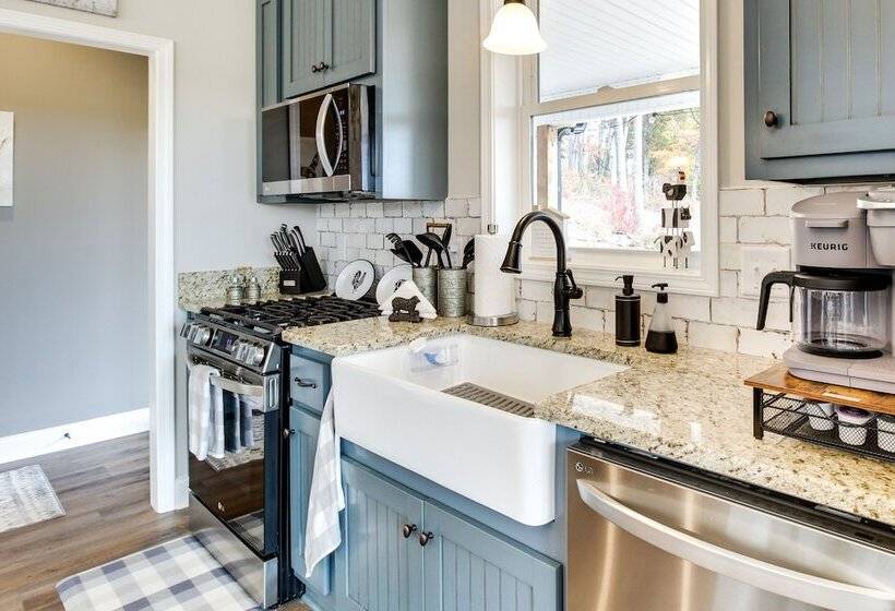 Mtn View Cottage W/ Hot Tub: 11 Mi To Dtwn Ellijay