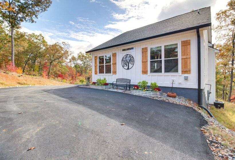 Mtn View Cottage W/ Hot Tub: 11 Mi To Dtwn Ellijay