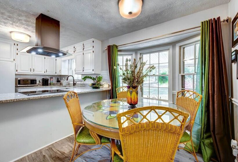Lush Covington Home W/ Patio ~ 32 Mi To Atlanta!
