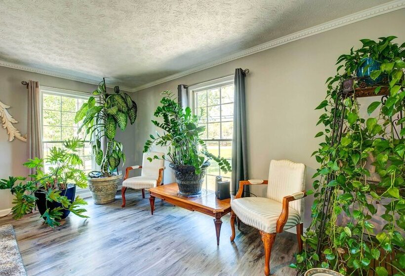 Lush Covington Home W/ Patio ~ 32 Mi To Atlanta!