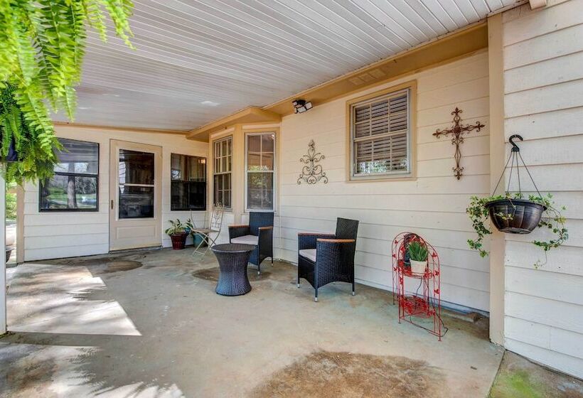 Lush Covington Home W/ Patio ~ 32 Mi To Atlanta!