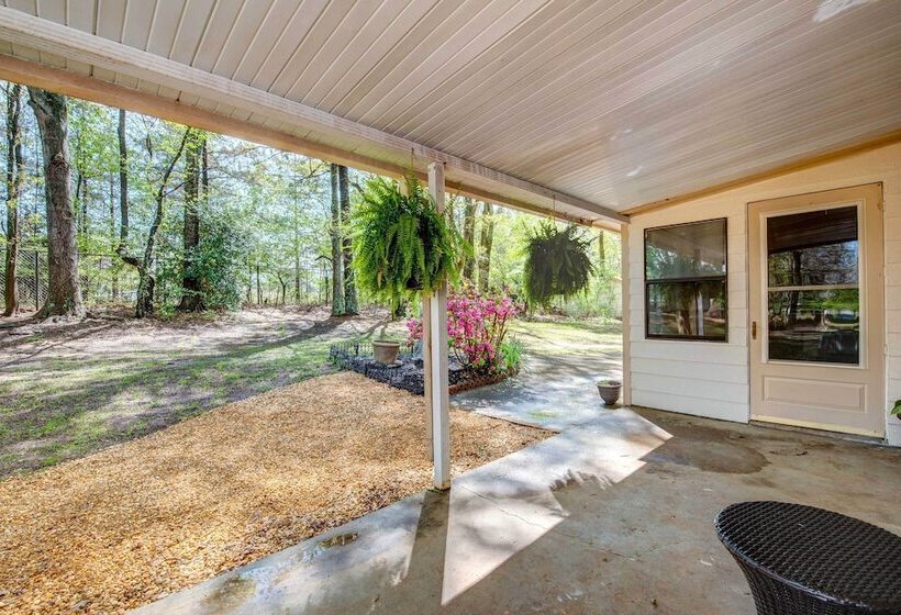 Lush Covington Home W/ Patio ~ 32 Mi To Atlanta!