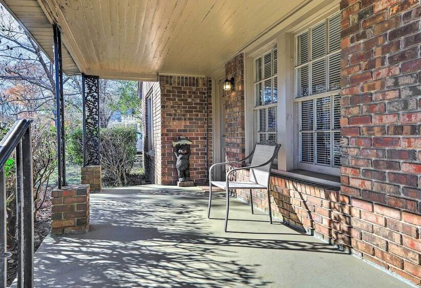 Lutherville Home Close To Shopping + More!