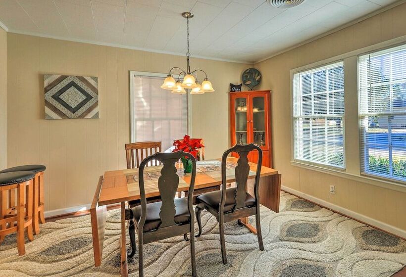 Lutherville Home Close To Shopping + More!