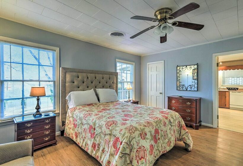 Lutherville Home Close To Shopping + More!