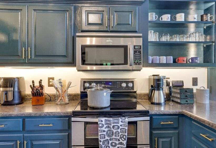 Luxe Blairsville Cabin W/ Game Room, Near Hikes