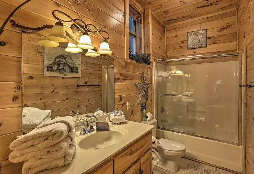 Cherry Lake Lodge W/ Hot Tub, Fire Pit & Game Room