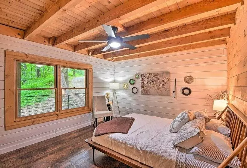 Luxe Jasper Cabin W/ Deck + Blue Ridge Mtn Views!