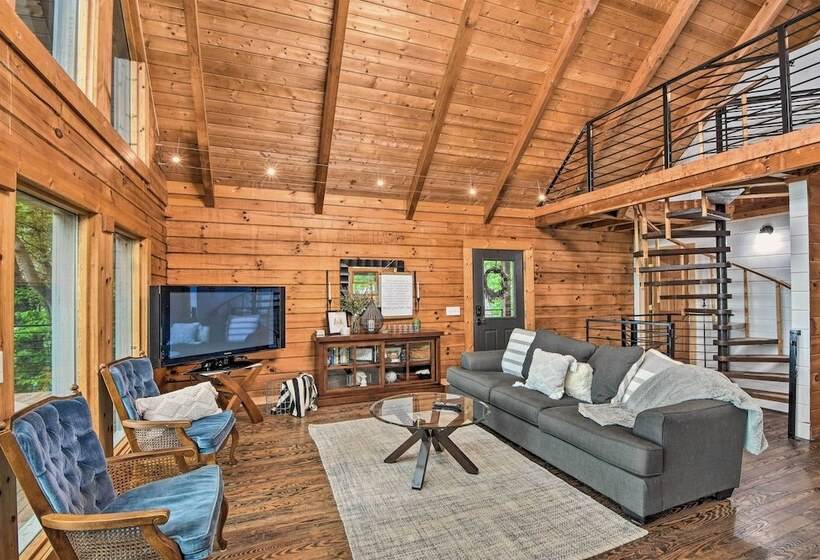 Luxe Jasper Cabin W/ Deck + Blue Ridge Mtn Views!