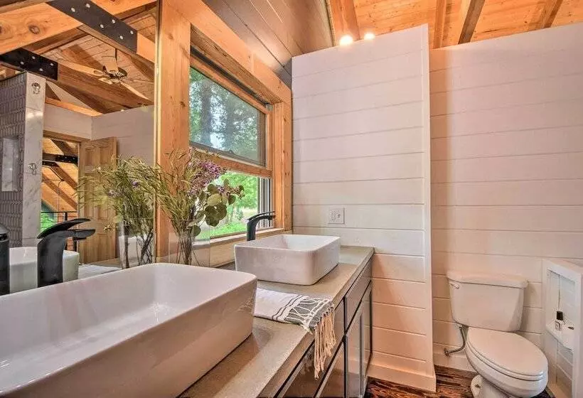 Luxe Jasper Cabin W/ Deck + Blue Ridge Mtn Views!