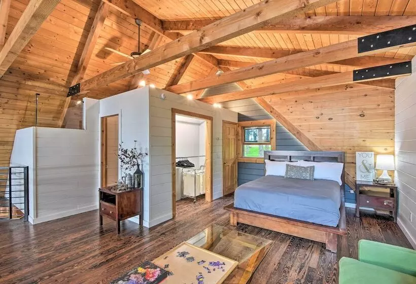 Luxe Jasper Cabin W/ Deck + Blue Ridge Mtn Views!