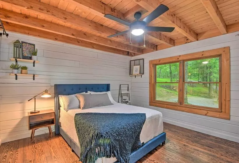 Luxe Jasper Cabin W/ Deck + Blue Ridge Mtn Views!