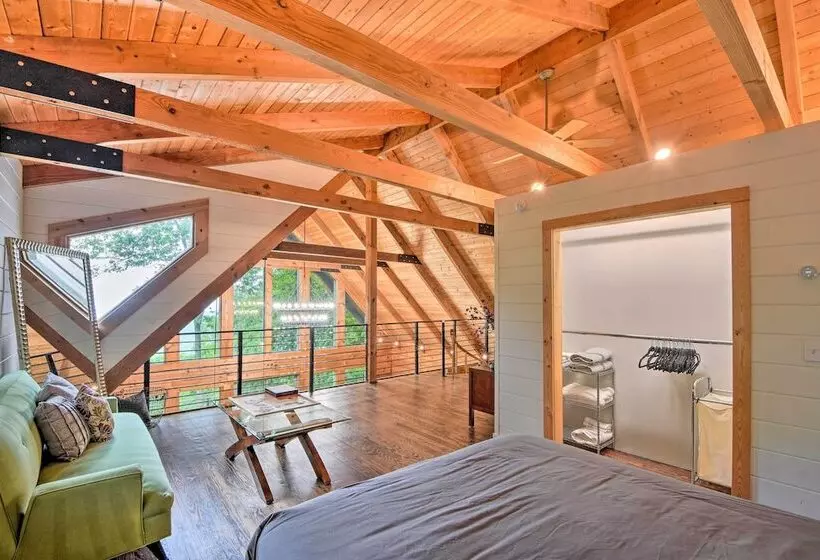 Luxe Jasper Cabin W/ Deck + Blue Ridge Mtn Views!