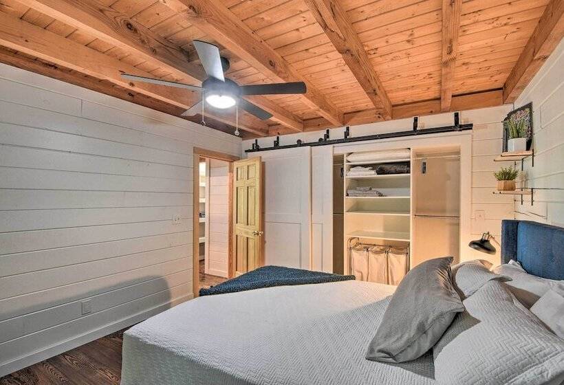 Luxe Jasper Cabin W/ Deck + Blue Ridge Mtn Views!