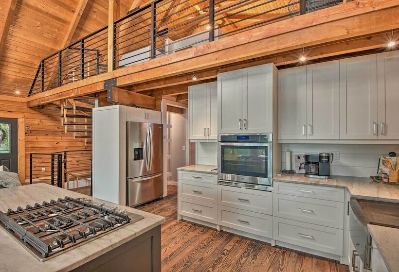 Luxe Jasper Cabin W/ Deck + Blue Ridge Mtn Views!