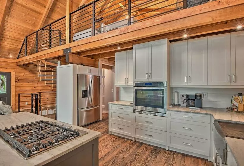 Luxe Jasper Cabin W/ Deck + Blue Ridge Mtn Views!