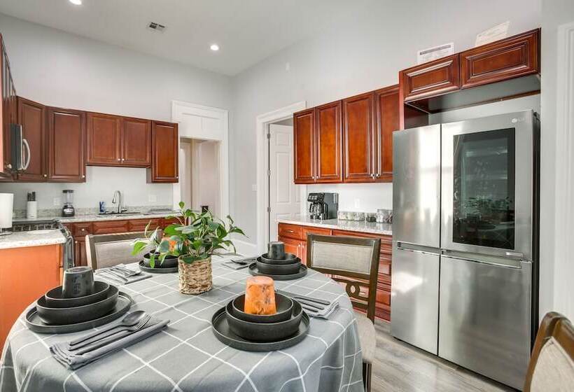 2 Mi To French Quarter: Walkable Nola Home