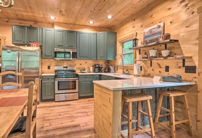 Peaceful Cabin On 3 Private Acres: Deck & Fire Pit