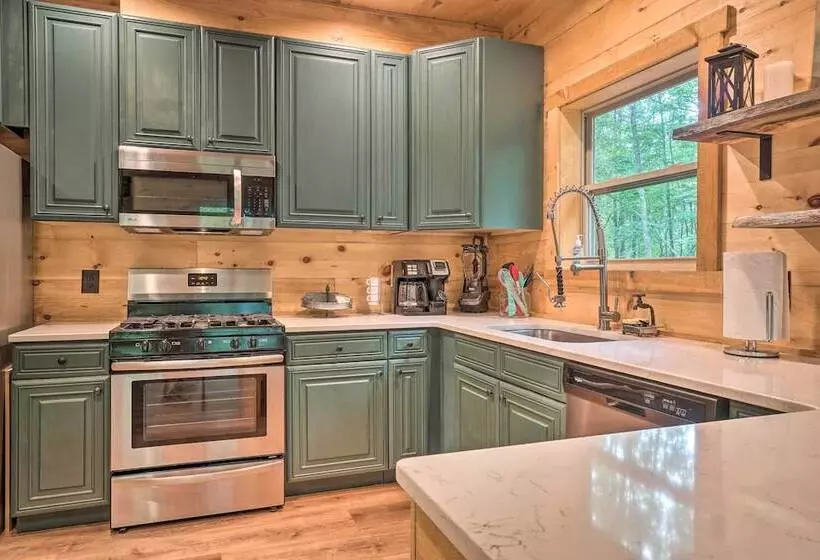 Peaceful Cabin On 3 Private Acres: Deck & Fire Pit