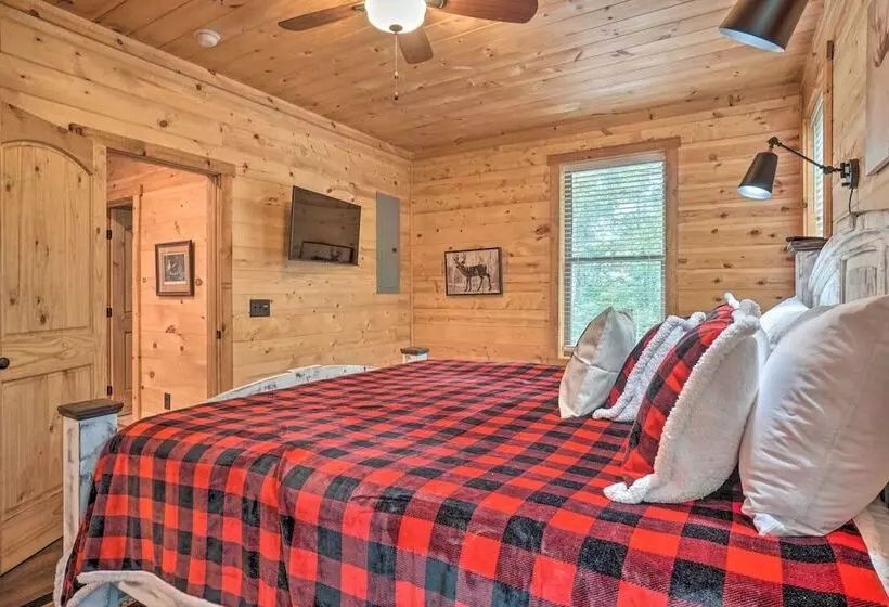 Peaceful Cabin On 3 Private Acres: Deck & Fire Pit