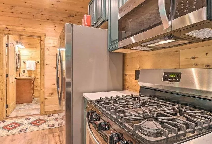 Peaceful Cabin On 3 Private Acres: Deck & Fire Pit