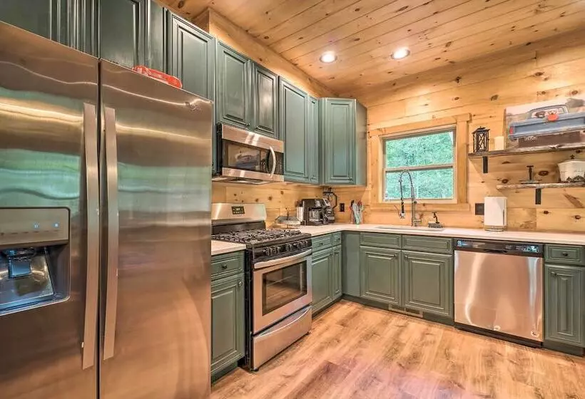 Peaceful Cabin On 3 Private Acres: Deck & Fire Pit