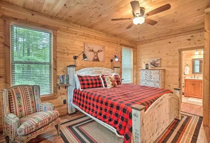 Peaceful Cabin On 3 Private Acres: Deck & Fire Pit