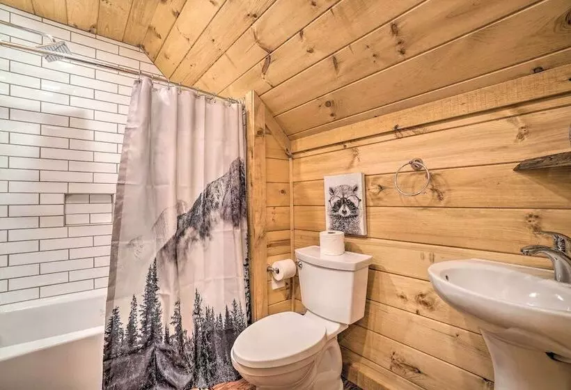 Peaceful Cabin On 3 Private Acres: Deck & Fire Pit