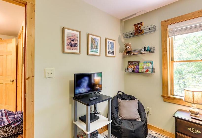 Pet Friendly Ellijay Home W/ Hot Tub + Game Room!